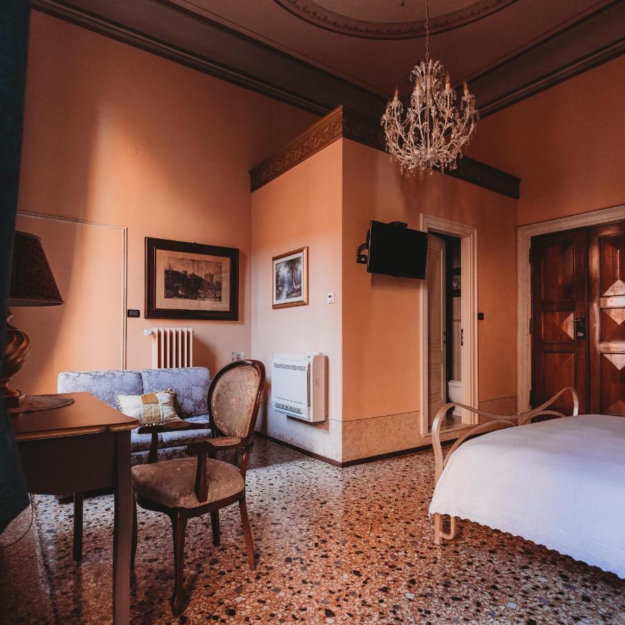 Salotto Delle Arti Hotel Modena Kültér fotó
