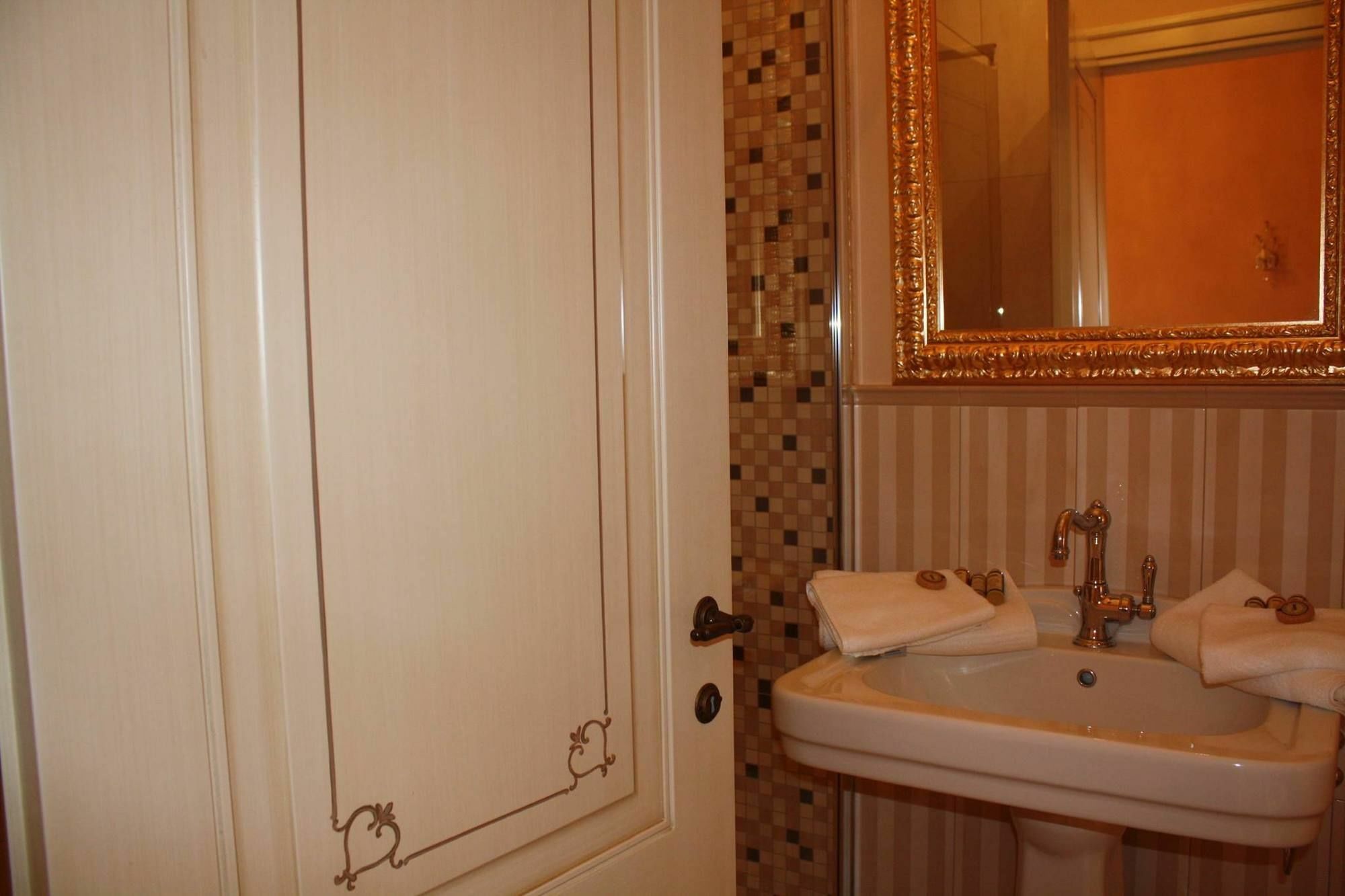 Salotto Delle Arti Hotel Modena Kültér fotó